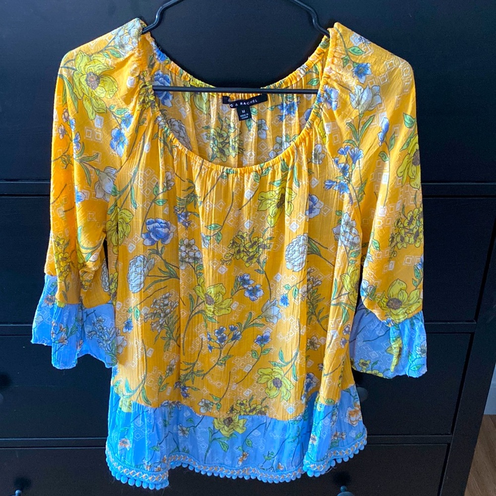 Floral top size medium